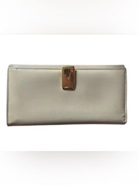Authentic vintage Gucci Cream Leather Clutch with Gold-Tone Clasp